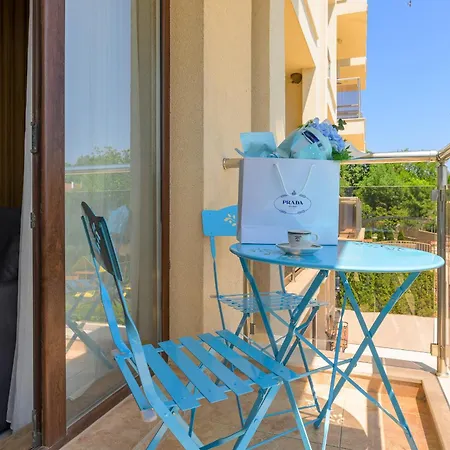 Azur Properties 72 Апартамент *