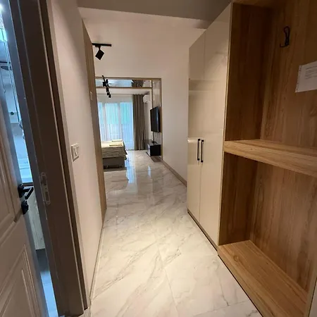 Azur 72 Apartment Shkorpilovtsi