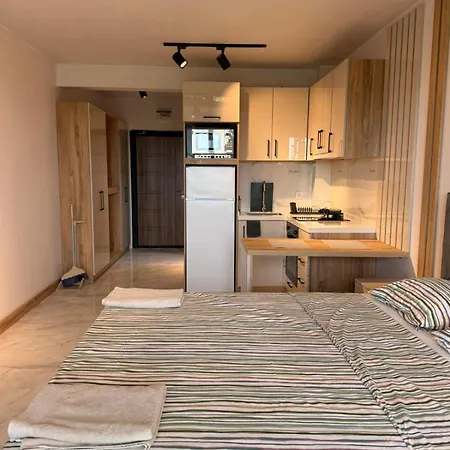 Azur 72 Apartment Shkorpilovtsi